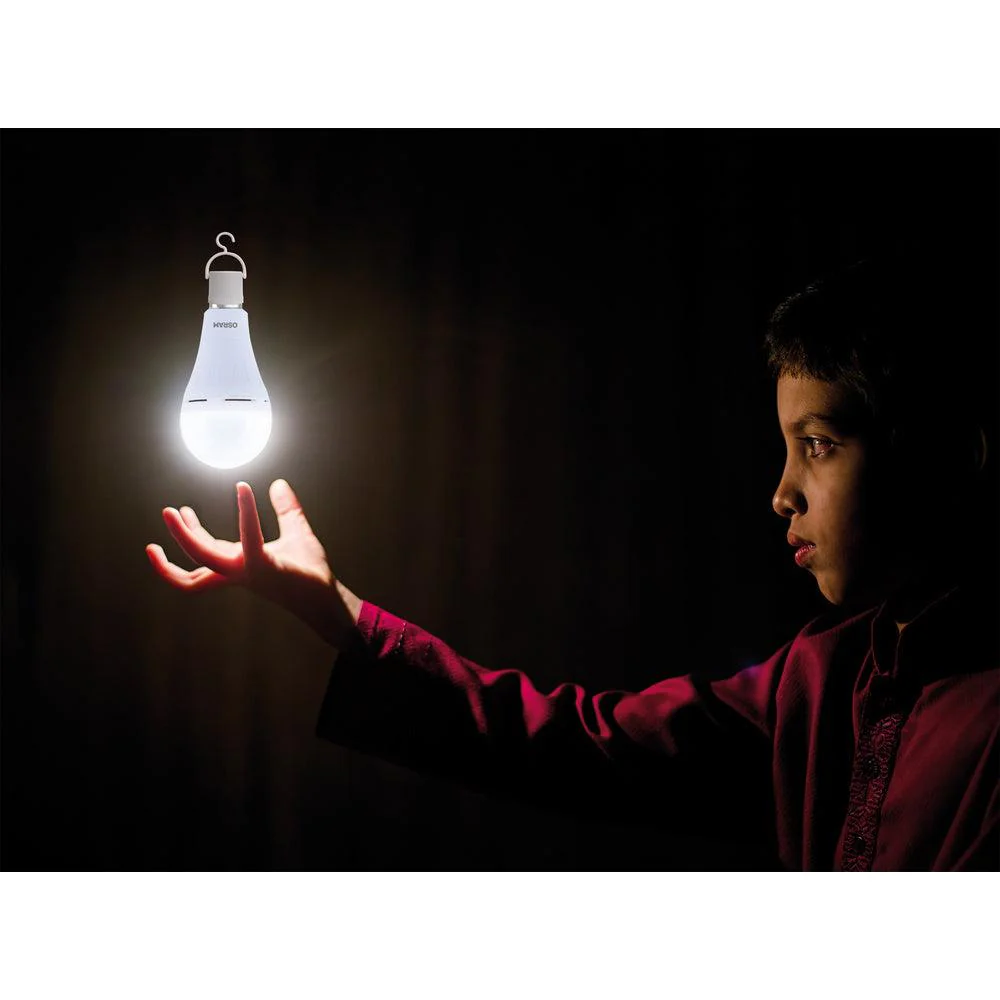 Lampada da campeggio/emergenza OSRAM LED Classic A 60 con batteria ricaricabile integrata (ex 60W) 8W bianco freddo E27 - Image 4