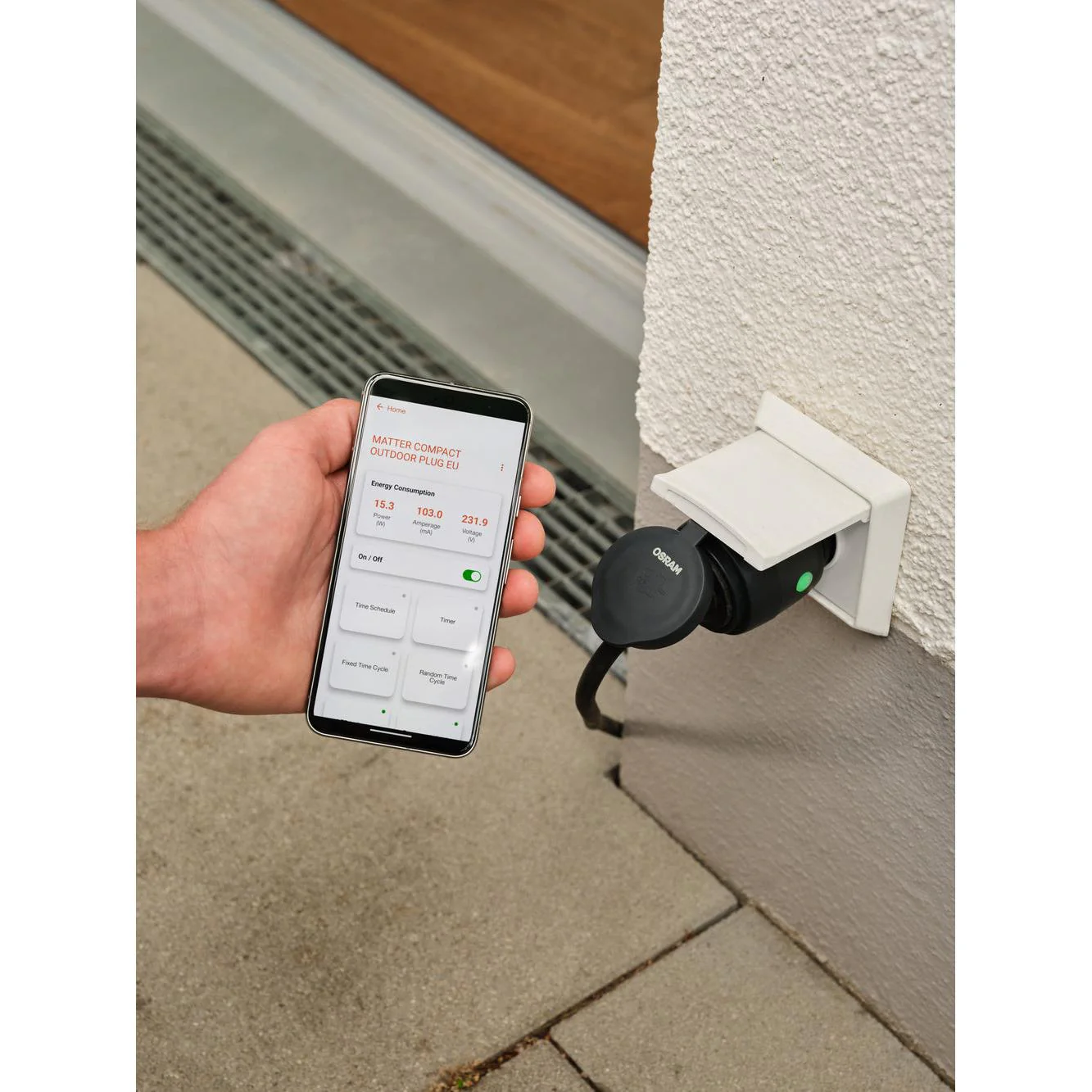 LEDANCE ZigBee SMART+ presa compatta intelligente da esterno, nera - Image 4