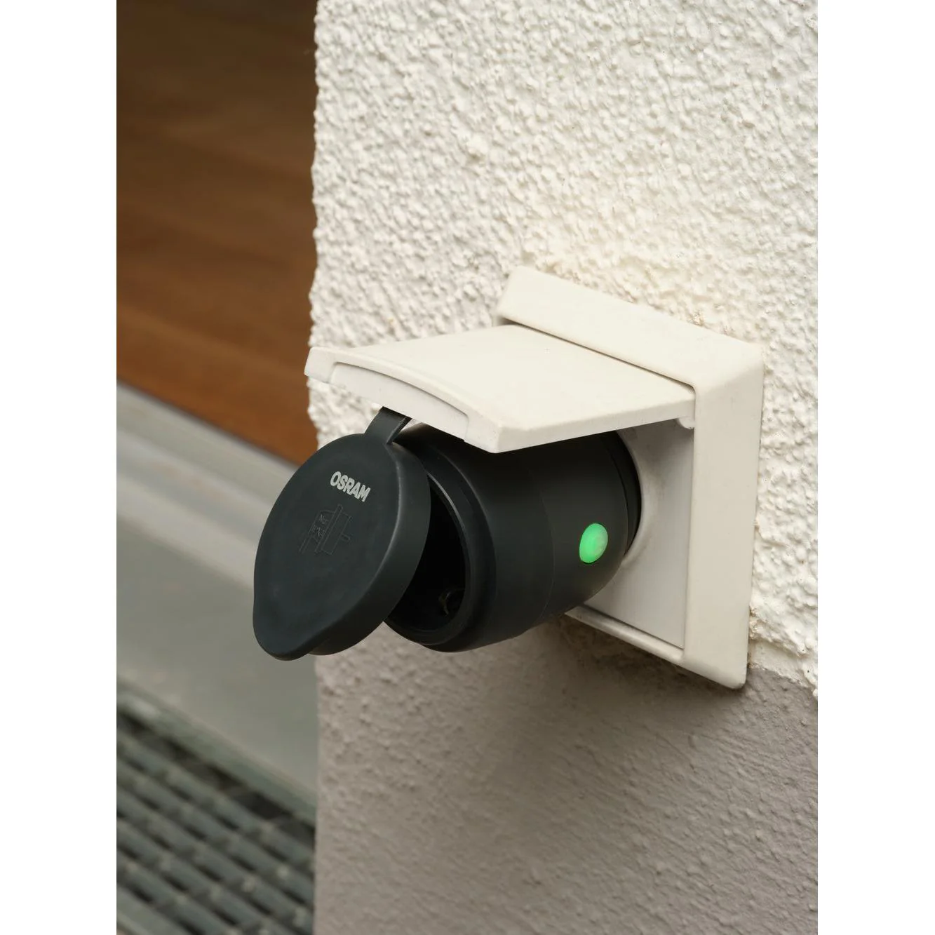LEDANCE ZigBee SMART+ presa compatta intelligente da esterno, nera - Image 5